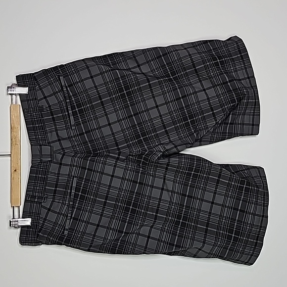 Nike drifit tour performance medium gray and black plaid shorts - Picture 4 of 6